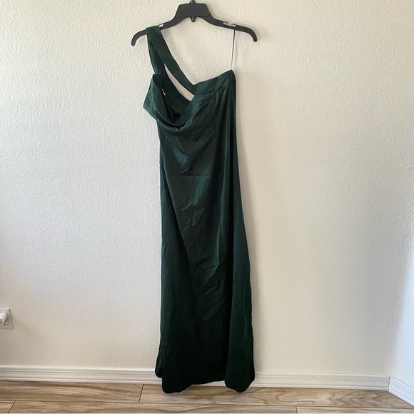 REVOLVE NBD Evan Gown in Emerald Size XL - Picture 4 of 7
